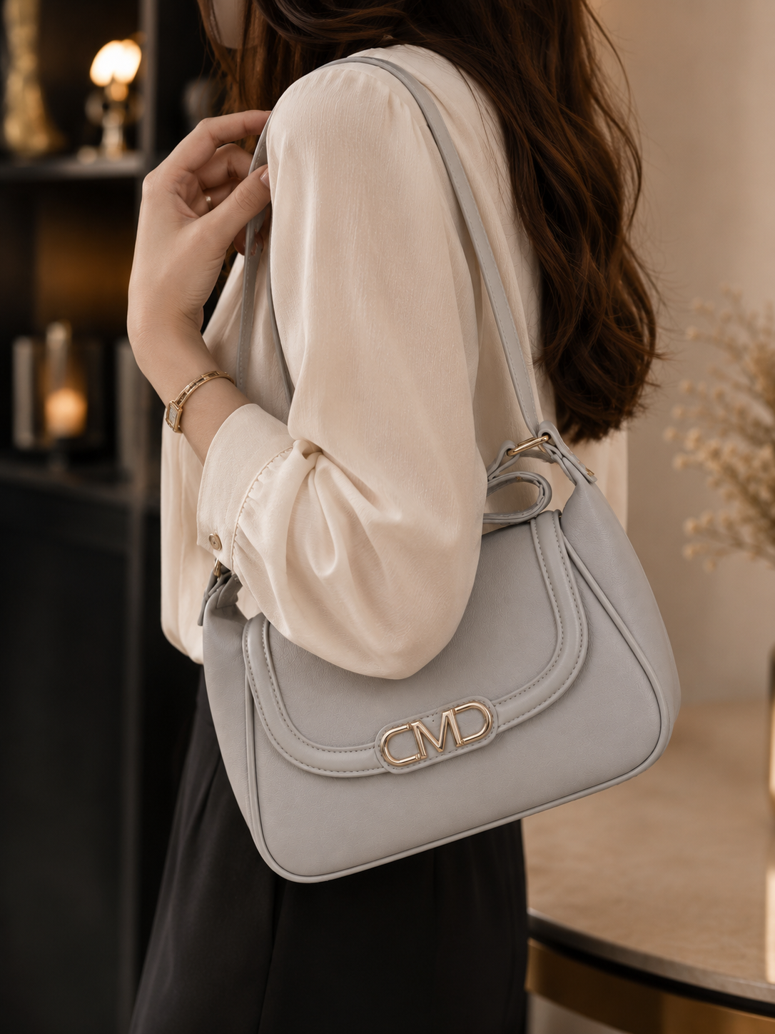 Ivory bow shoulder bag product shot